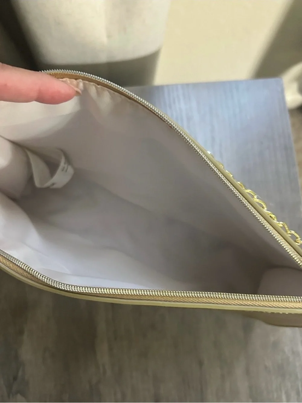 Dolce & Gabbana Metallic Gold Chain Shoulder Bag - Picture 4 of 6